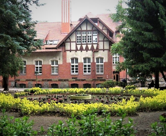 Dyrektor Domu Pomocy Społecznej w Nowogardzie, Smużyny 2 z filią przy ulicy Piłsudskiego 9 informuje, że poszukuje kandydata do pracy na stonowisku fizjoterapeuta - 