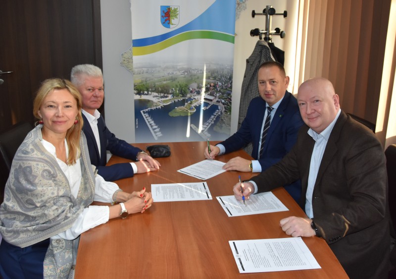 Podpisanie umowy na realizację zadania pn.: „Przebudowa drogi powiatowej nr 4164Z w miejscowości Strzelewo”