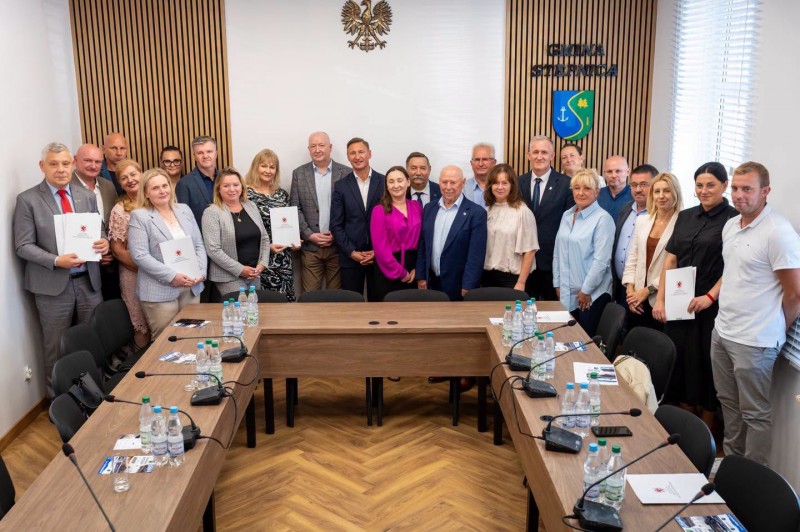 Podpisanie umowy na realizację zadania pn. „Poprawa i modernizacja infrastruktury sportowej w obiektach sportowych Zespołu Szkół nr 1 w Goleniowie".