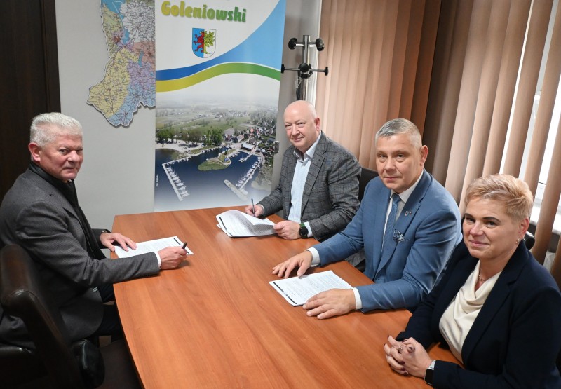 Kolejna umowa na remont powiatowej drogi w gminie Przybiernów
