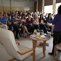 Spotkanie uczniów goleniowskiego liceum z poetką śpiewającą Agnieszką Battelli