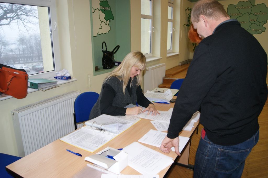  - Zdjęcia z podpisanie umów uczestnictwa w projekcie