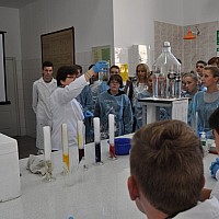 Klasa ratowniczo-medyczna I LO w Nowogardzie uczestniczyła w zajęciach na PUM w Szczecinie 