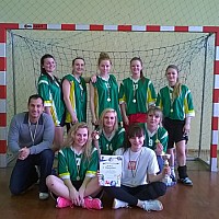 I miejsce drużyny dziewcząt I LO w Nowogardzie w mistrzostwach powiatu w piłce ręcznej