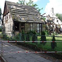 Zabezpieczenie ruin starej plebanii w Mostach w trakcie realizacji