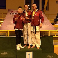 Wyjazd do Czech na Mistrzostwa tego kraju okazał się dla goleniowskich karateków Weroniki i Radka Miadiełko znakomity