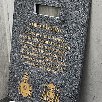 WMUROWANIE KAMIENIA WĘGIELNEGO POD BUDOWĘ KOŚCIOŁA W WOJCIESZYNIE