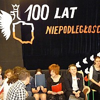 Setna rocznica odzyskania przez Polskę niepodległości w ZSS Goleniów
