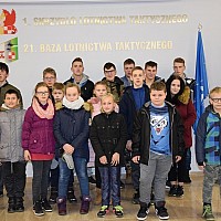 UCZNIOWIE SOSW  W  BAZIE  LOTNICTWA TAKTYCZNEGO 