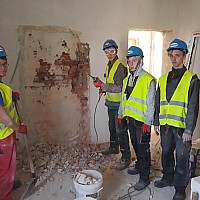 Nowe kaski i kamizelki na zajęciach praktycznych w ramach projektu