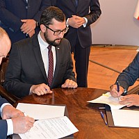 Podpisano umowy na na inwestycje drogowe w powiecie goleniowskim