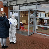 Testy na obecność koronawirusa dla nauczycieli przed powrotem do szkół