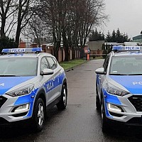 Policjanci z Komendy Powiatowej Policji w Goleniowie otrzymali dwa nowe radiowozy oznakowane - Nowe policyjne radiowozy w powiecie